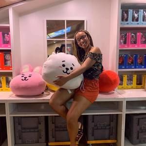 Meet your Posher, Simone